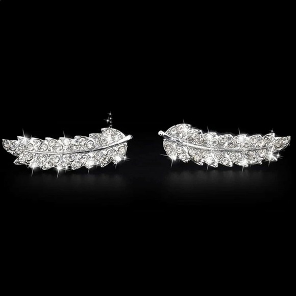 New silver feather style earring stud - Picture 3 of 3